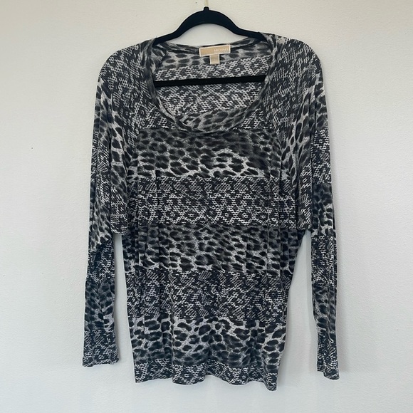 Michael Kors Size L Animal Snake Print Lightweight Long Sleeve T Shirt Top - Picture 1 of 11